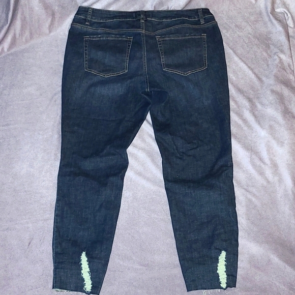 LANE BRYANT Mid-Rise Super Stretch Skinny Destressed Jeans - Picture 4 of 9